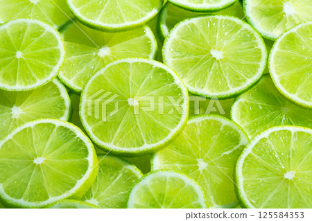 Fresh juicy lime slices 125584353