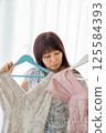 A woman choosing clothes 125584393