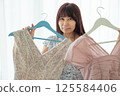A woman choosing clothes 125584406