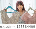A woman choosing clothes 125584409