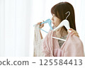 A woman choosing clothes 125584413