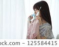 A woman choosing clothes 125584415