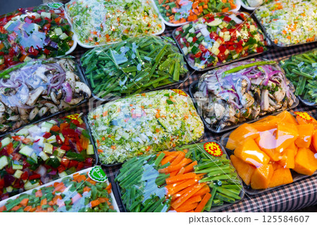 Mixed cut vegetables 125584607