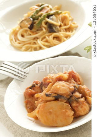 地中海美食：章魚馬鈴薯燉菜和肉醬義大利麵 125584653