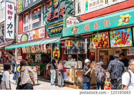[Kanagawa Prefecture] Yokohama's Chinatown, one of Yokohama's most popular tourist destinations, is crowded during Golden Week (April 2025) 125585665