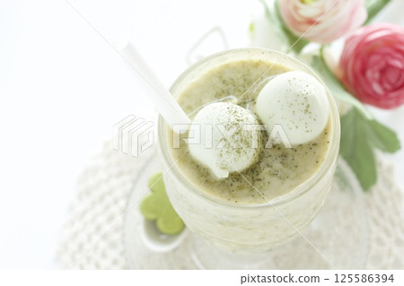 抹茶冰沙漂浮 抹茶冰沙漂浮 125586394
