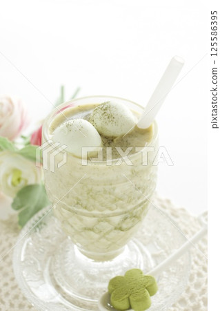 抹茶冰沙漂浮 抹茶冰沙漂浮 125586395