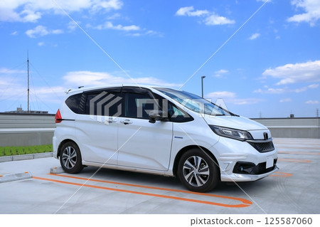white minivan white minivan 125587060