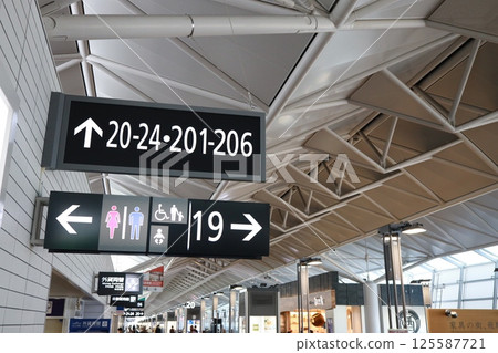 機場登機口標誌 機場登機口標誌 125587721