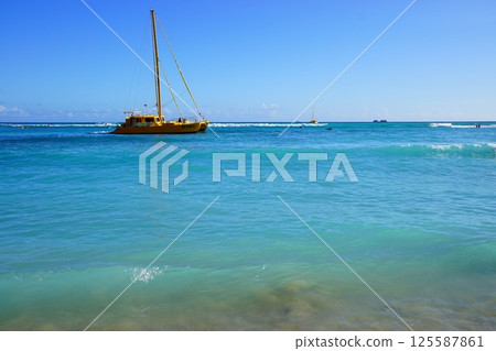 The blue sea of Hawaii The blue sea of Hawaii 125587861