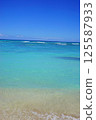 The blue sea of Hawaii 125587933