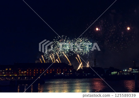 Minatomirai Smart Festival Fireworks Display 125589339