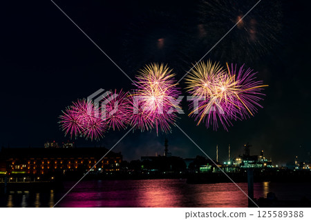 Minatomirai Smart Festival Fireworks Display 125589388