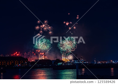 Minatomirai Smart Festival Fireworks Display 125589426