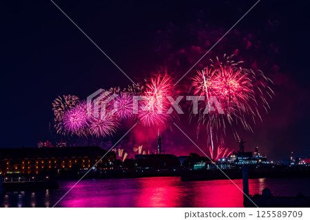 Minatomirai Smart Festival Fireworks Display 125589709