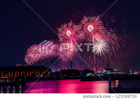 Minatomirai Smart Festival Fireworks Display 125589710