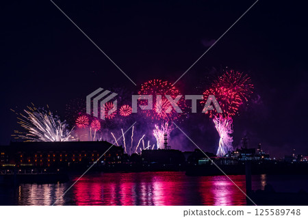 Minatomirai Smart Festival Fireworks Display 125589748