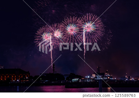 Minatomirai Smart Festival Fireworks Display 125589763