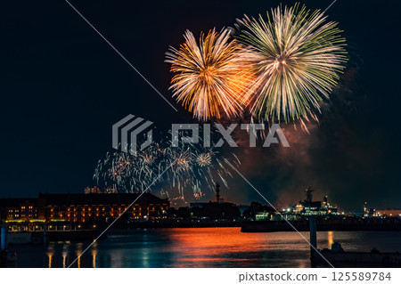 Minatomirai Smart Festival Fireworks Display 125589784