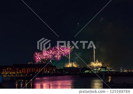 Minatomirai Smart Festival Fireworks Display 125589789