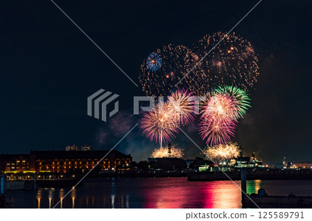 Minatomirai Smart Festival Fireworks Display Minatomirai Smart Festival Fireworks Display 125589791