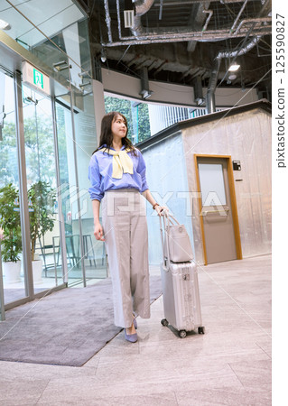 A woman going to work in the office 125590827