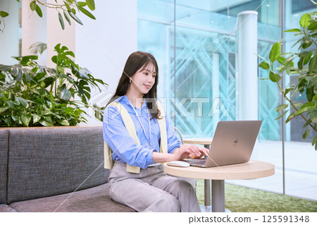 A woman who works in a shared office 125591348