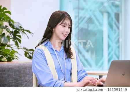A woman who works in a shared office 125591349