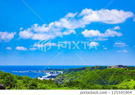 A tropical vacation at a famous tourist spot in Miyakojima: the blue sea, tsunami stones, tsunami rocks, and coral reefs of Higashi-Hennasaki (Miyakojima City, Okinawa Prefecture) A tropical vacation at a famous tourist spot in Miyakojima: the blue sea, tsunami stones, tsunami rocks, and coral reefs of Higashi-Hennasaki (Miyakojima City, Okinawa Prefecture) 125591904