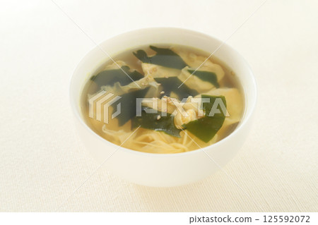 簡單的湯!雞蛋海藻清湯 簡單的湯!雞蛋海藻清湯 125592072