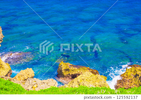 宮古島著名旅遊景點－東平安名崎的蔚藍大海、海嘯石、海嘯岩、珊瑚礁，盡情享受熱帶度假時光（沖繩縣宮古島市） 125592137