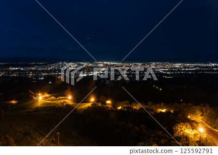 從高處俯瞰旭川的夜景 125592791
