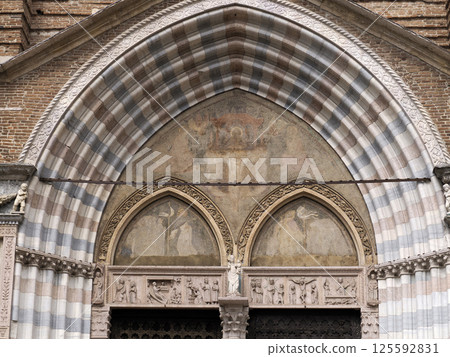 Santa anastasia basilc church in verona italy 125592831