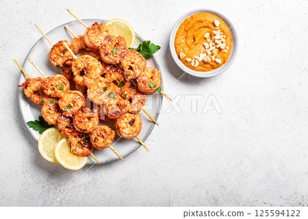Grilled shimp prawn satay with spicy peanut sauce 125594122