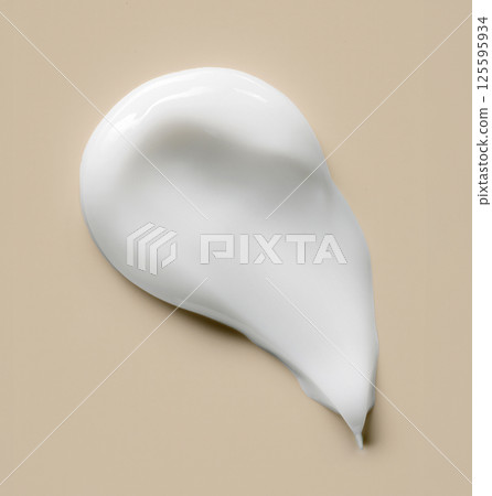 white cosmetic cream 125595934