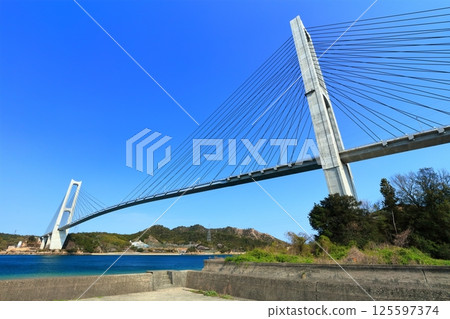 【愛媛郡】春日晴空下的生名橋(夢島街) 【愛媛郡】春日晴空下的生名橋(夢島街) 125597374