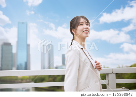 Woman walking on an overpass 125598842