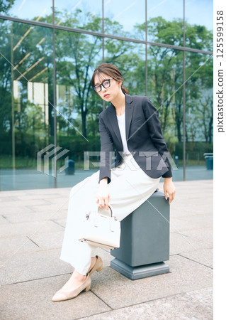 A woman taking a break in an office district 125599158