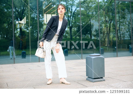 A woman taking a break in an office district 125599181