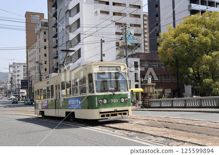 廣島電鐵電車74 700系701號間場町圓光橋町 廣島電鐵電車74 700系701號間場町圓光橋町 125599894