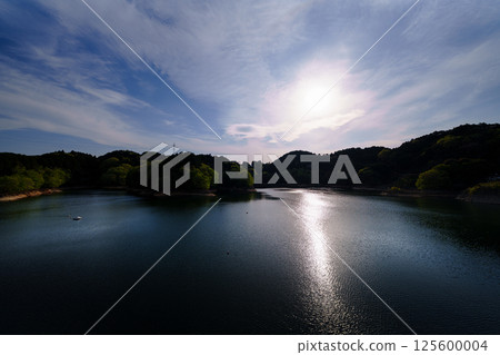 Fresh greenery at Nara Nunome Dam. Beautiful reflection of the cloudy sky and lake surface as the sun sets. Still image 14 125600004