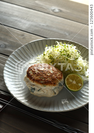 Chicken hamburger with perilla leaves Chicken hamburger with perilla leaves 125600443