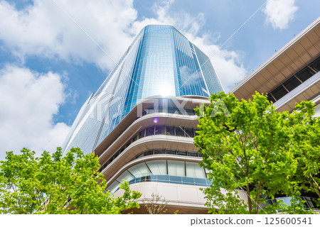 High-rise building in front of Takanawa Gateway Station 125600541