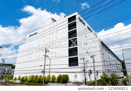 Mitsui Warehouse Tama Office, clear spring sky, Oyamagaoka, Machida City, Tokyo 125600821