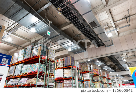 Costco 玉境倉儲店：仰望巨大的展示品和天花板，東京町田大山丘 125600841
