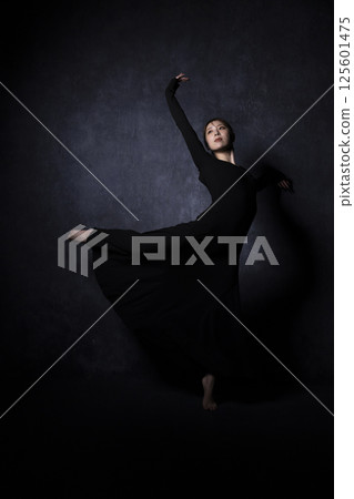 可愛女人美麗形象 125601475