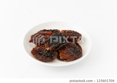 盤子裡的曬乾西紅柿 125601709