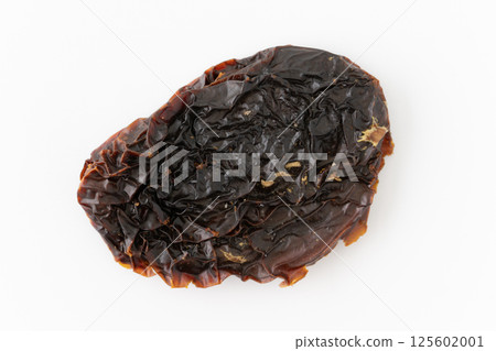 白色背景中的曬乾西紅柿 125602001