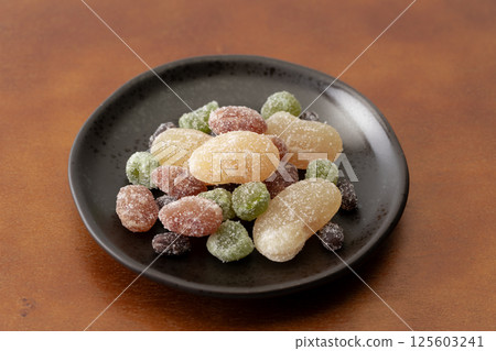 盤子裡的彩色甜豆 盤子裡的彩色甜豆 125603241