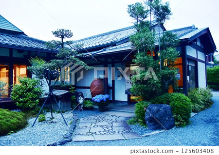 京都市三千院:黃昏時分的大原溫泉 Seryo 京都市三千院:黃昏時分的大原溫泉 Seryo 125603408